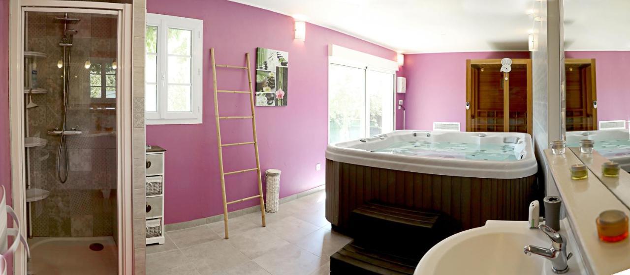 Au Coeur Du Bien-Etre, Chalet Avec Piscine Chauffee Et Couverte, Spa, Sauna, Massages Monteaux Eksteriør billede